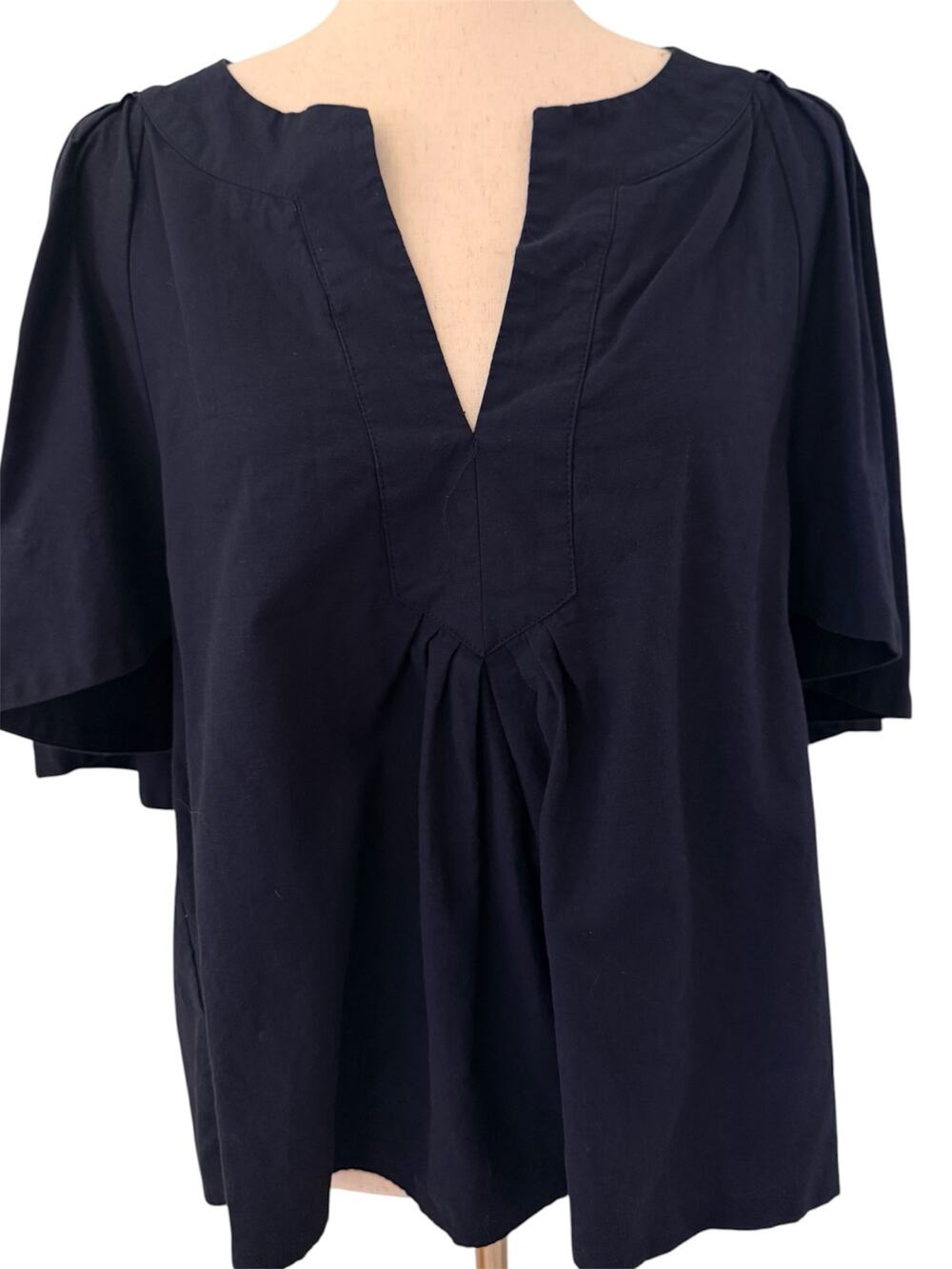 Tuckernuck Pomander Place Navy Cotton Flutter Sleeve Blouse Size M